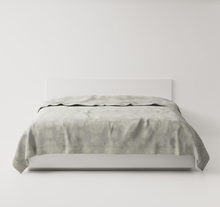 Load image into Gallery viewer, Cadiz Coverlet Leitner Leinen