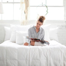Load image into Gallery viewer, Mariposa Warm Hypodown Down Comforter