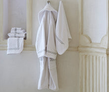 Load image into Gallery viewer, Soffio Bath Towels by Signoria Firenze - Maisonette Shop
