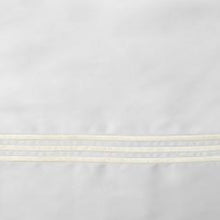Load image into Gallery viewer, Platinum Sateen Pillowcases by Signoria Firenze