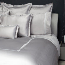 Load image into Gallery viewer, Platinum Sateen Pillowcases by Signoria Firenze