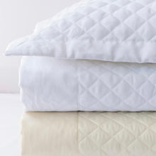 Load image into Gallery viewer, Simply Sateen Quilt by Bovi Linens
