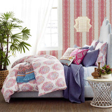 Load image into Gallery viewer, Vivada Quilted Shams
