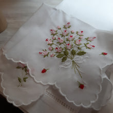 Load image into Gallery viewer, Rosebud Bouquet - Maisonette Shop