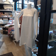Load image into Gallery viewer, Lindsay Gown - Maisonette Shop