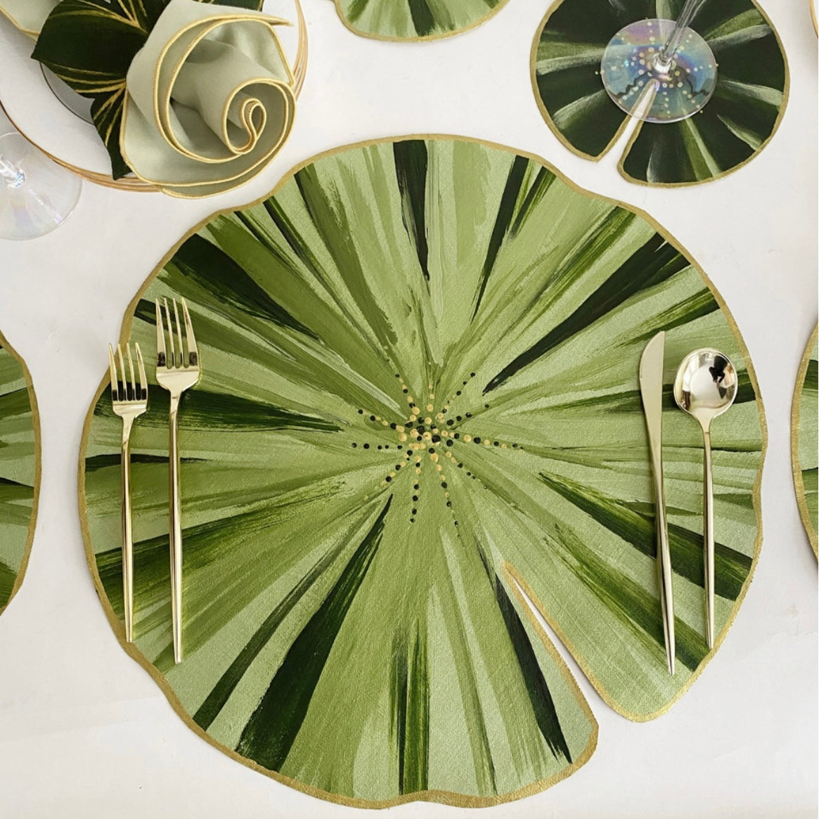 green philodendron leaf placemat Generous Lily Pad Placemat– Maisonette Shop